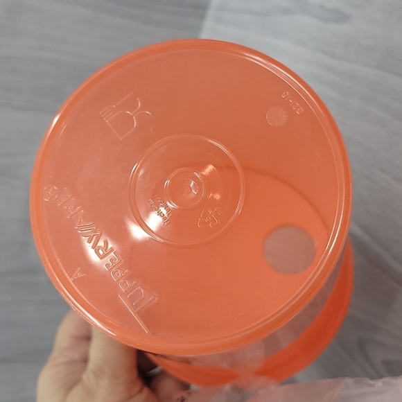 Tupperware Mega Tumbler New - Picture 4 of 6